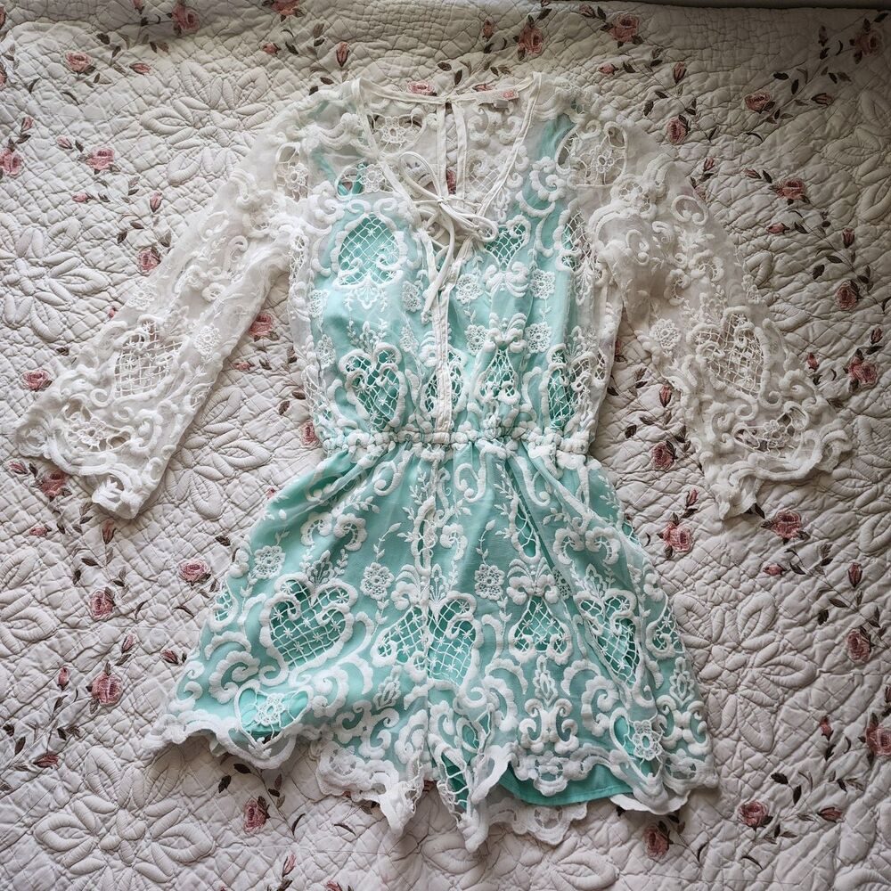 GB Gianni Bini White Lace Romper Lined Turquoise Mint Green Boho Keyhole M